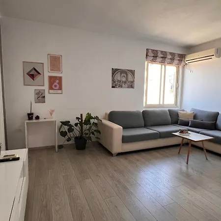 Apartment Lirin *