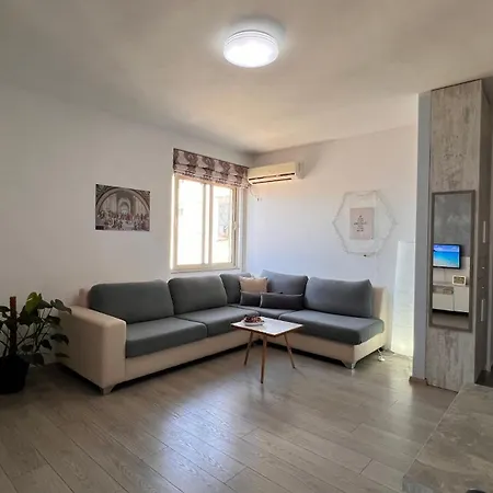 Lirin * Durrës